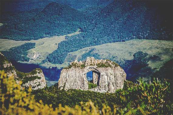 Morro da Igreja e Pedra Furada